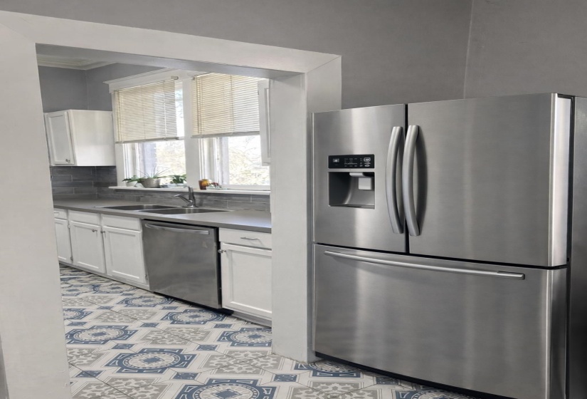Stainless steel French door refrigerator with an external water and ice dispenser