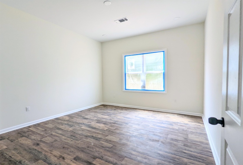 1055 SHAW PL, Memphis, Tennessee 38126, 3 Bedrooms Bedrooms, 6 Rooms Rooms,2 BathroomsBathrooms,Residential,For Sale,SHAW,10194193