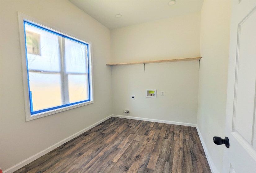 1055 SHAW PL, Memphis, Tennessee 38126, 3 Bedrooms Bedrooms, 6 Rooms Rooms,2 BathroomsBathrooms,Residential,For Sale,SHAW,10194193