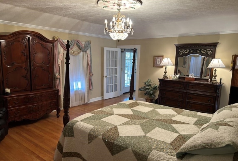 645 BARHAM LN, Bolivar, Tennessee 38008-3516, 4 Bedrooms Bedrooms, 20 Rooms Rooms,3.1 BathroomsBathrooms,Residential,For Sale,BARHAM,10212622