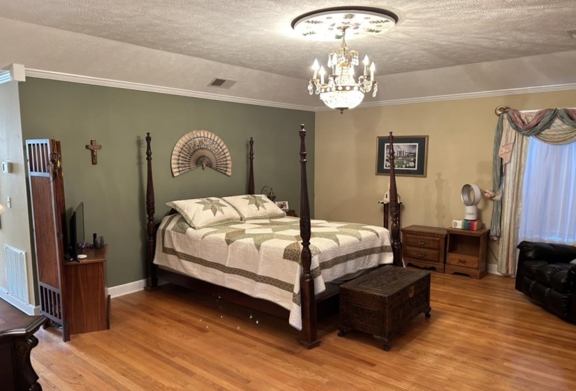 645 BARHAM LN, Bolivar, Tennessee 38008-3516, 4 Bedrooms Bedrooms, 20 Rooms Rooms,3.1 BathroomsBathrooms,Residential,For Sale,BARHAM,10212622