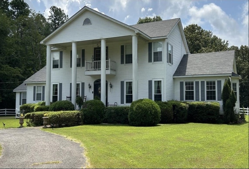 645 BARHAM LN, Bolivar, Tennessee 38008-3516, 4 Bedrooms Bedrooms, 20 Rooms Rooms,3.1 BathroomsBathrooms,Residential,For Sale,BARHAM,10212622