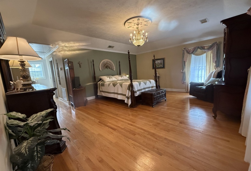 645 BARHAM LN, Bolivar, Tennessee 38008-3516, 4 Bedrooms Bedrooms, 20 Rooms Rooms,3.1 BathroomsBathrooms,Residential,For Sale,BARHAM,10212622