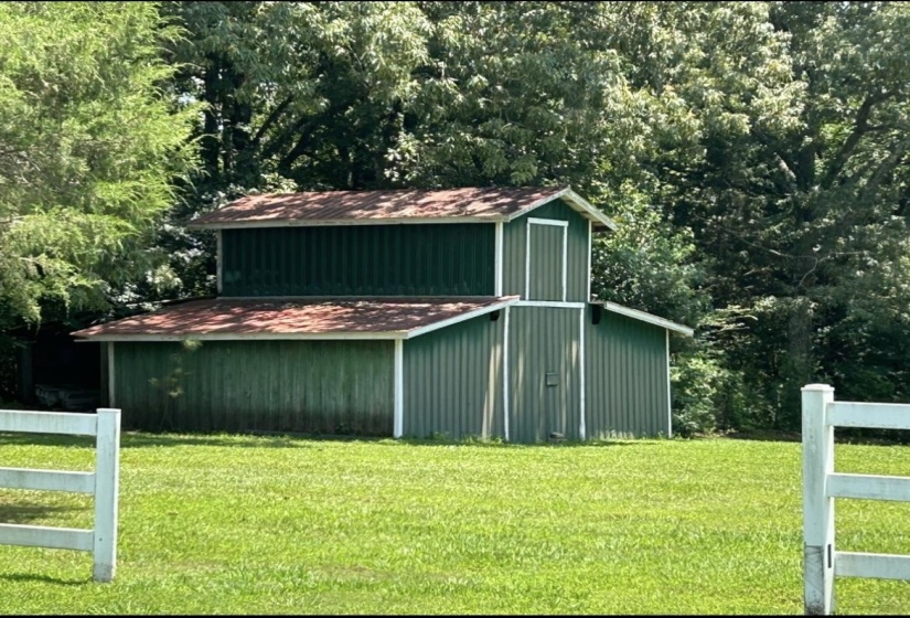 645 BARHAM LN, Bolivar, Tennessee 38008-3516, 4 Bedrooms Bedrooms, 20 Rooms Rooms,3.1 BathroomsBathrooms,Residential,For Sale,BARHAM,10212622
