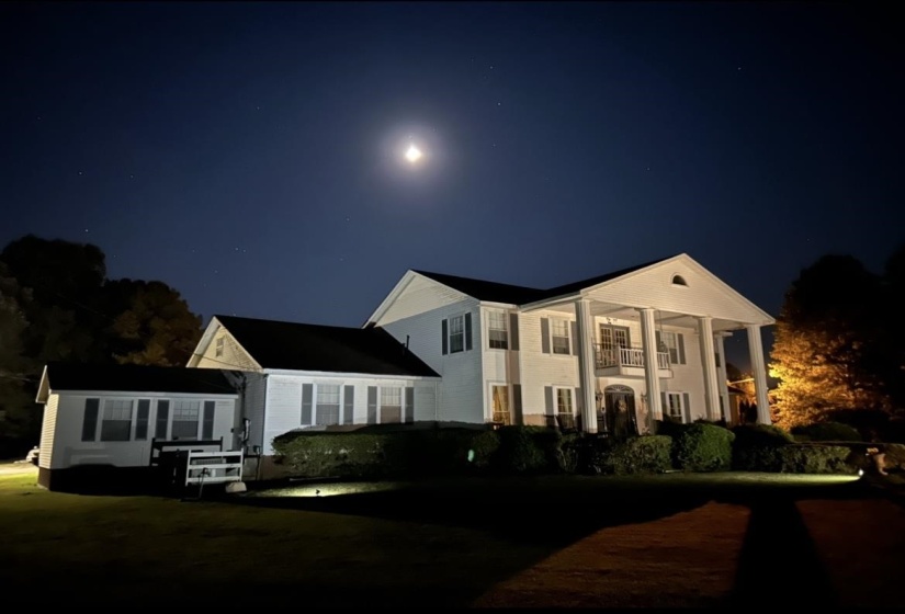 645 BARHAM LN, Bolivar, Tennessee 38008-3516, 4 Bedrooms Bedrooms, 20 Rooms Rooms,3.1 BathroomsBathrooms,Residential,For Sale,BARHAM,10212622