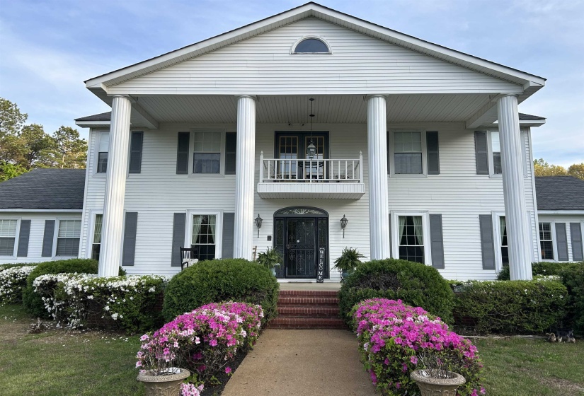 645 BARHAM LN, Bolivar, Tennessee 38008-3516, 4 Bedrooms Bedrooms, 20 Rooms Rooms,3.1 BathroomsBathrooms,Residential,For Sale,BARHAM,10212622