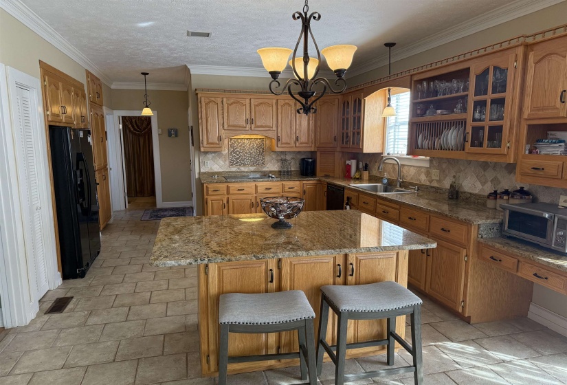 645 BARHAM LN, Bolivar, Tennessee 38008-3516, 4 Bedrooms Bedrooms, 20 Rooms Rooms,3.1 BathroomsBathrooms,Residential,For Sale,BARHAM,10212622