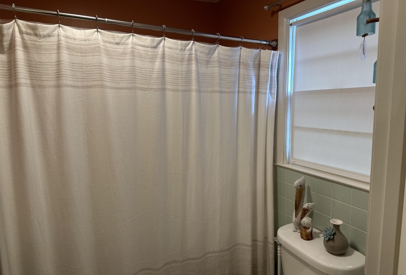 376 SUNSET DR, Lexington, Tennessee 38351-9999, 4 Bedrooms Bedrooms, 9 Rooms Rooms,2 BathroomsBathrooms,Residential,For Sale,SUNSET,10212696