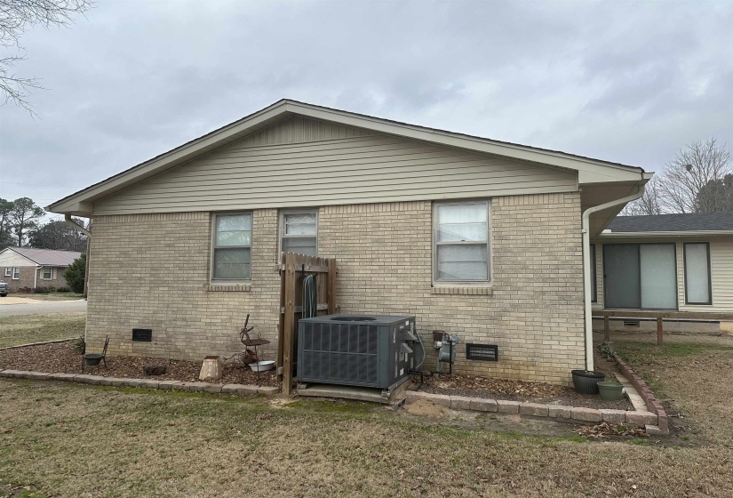 376 SUNSET DR, Lexington, Tennessee 38351-9999, 4 Bedrooms Bedrooms, 9 Rooms Rooms,2 BathroomsBathrooms,Residential,For Sale,SUNSET,10212696