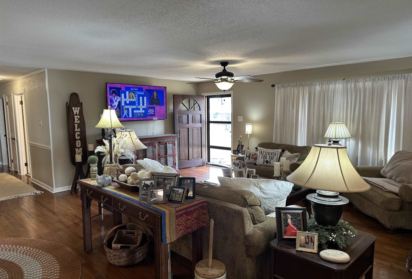 376 SUNSET DR, Lexington, Tennessee 38351-9999, 4 Bedrooms Bedrooms, 9 Rooms Rooms,2 BathroomsBathrooms,Residential,For Sale,SUNSET,10212696