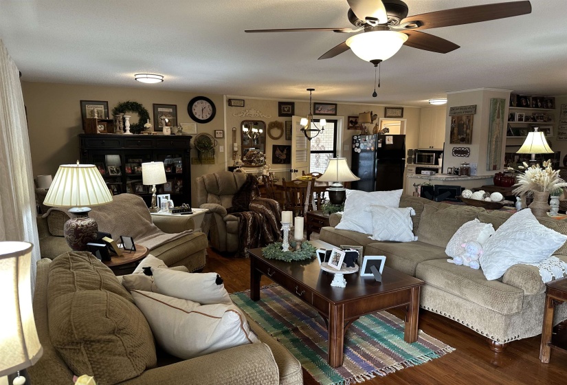 376 SUNSET DR, Lexington, Tennessee 38351-9999, 4 Bedrooms Bedrooms, 9 Rooms Rooms,2 BathroomsBathrooms,Residential,For Sale,SUNSET,10212696