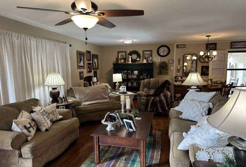 376 SUNSET DR, Lexington, Tennessee 38351-9999, 4 Bedrooms Bedrooms, 9 Rooms Rooms,2 BathroomsBathrooms,Residential,For Sale,SUNSET,10212696