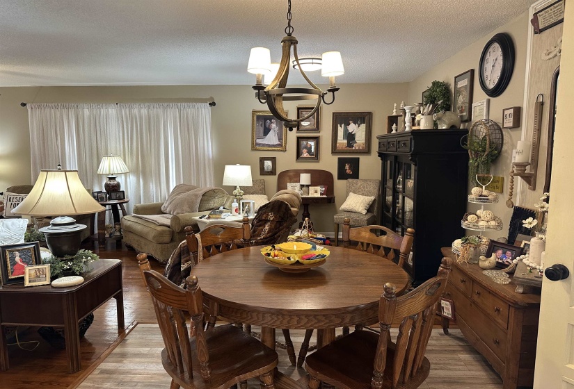 376 SUNSET DR, Lexington, Tennessee 38351-9999, 4 Bedrooms Bedrooms, 9 Rooms Rooms,2 BathroomsBathrooms,Residential,For Sale,SUNSET,10212696