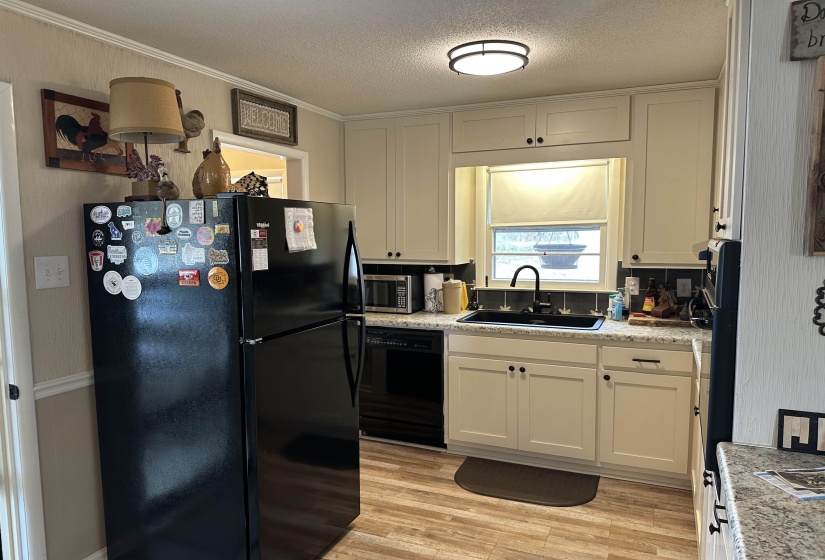 376 SUNSET DR, Lexington, Tennessee 38351-9999, 4 Bedrooms Bedrooms, 9 Rooms Rooms,2 BathroomsBathrooms,Residential,For Sale,SUNSET,10212696