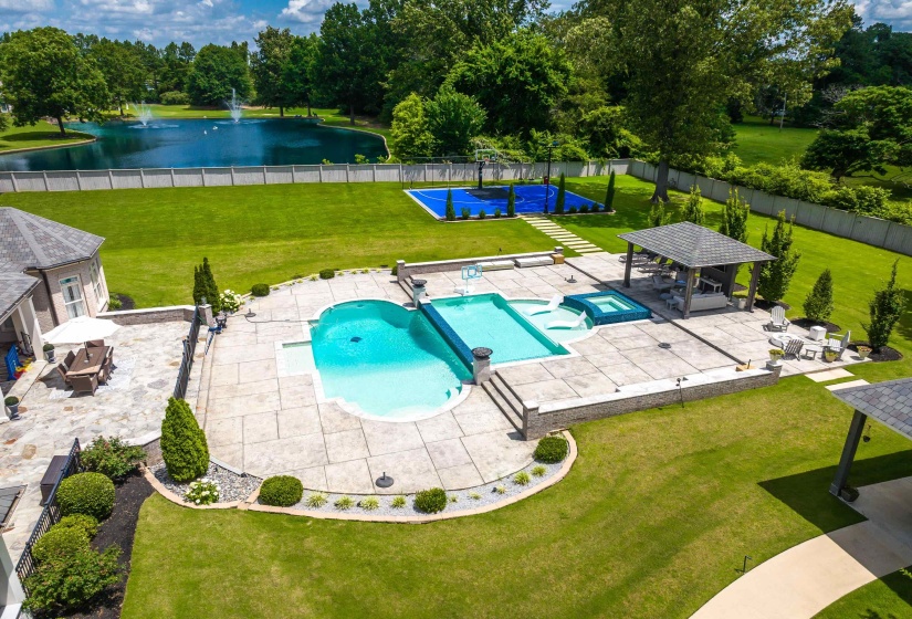 3246 HOLLOW CREEK RD, Germantown, Tennessee 38138, 5 Bedroom Bedrooms, 13 Room Rooms,7.2 BathroomBathrooms,Residential,For Sale,HOLLOW CREEK,0,10208611