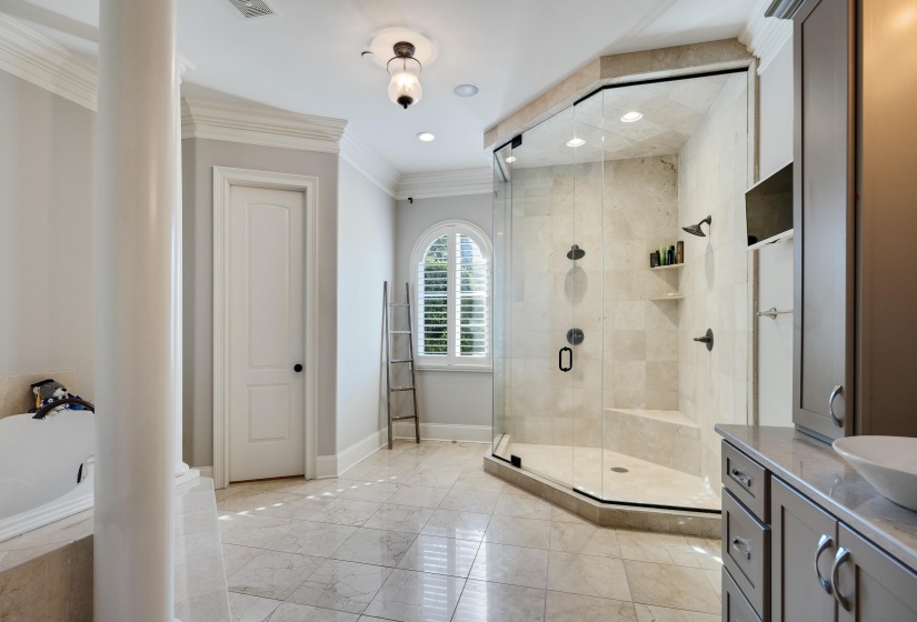 3246 HOLLOW CREEK RD, Germantown, Tennessee 38138, 5 Bedroom Bedrooms, 13 Room Rooms,7.2 BathroomBathrooms,Residential,For Sale,HOLLOW CREEK,0,10208611