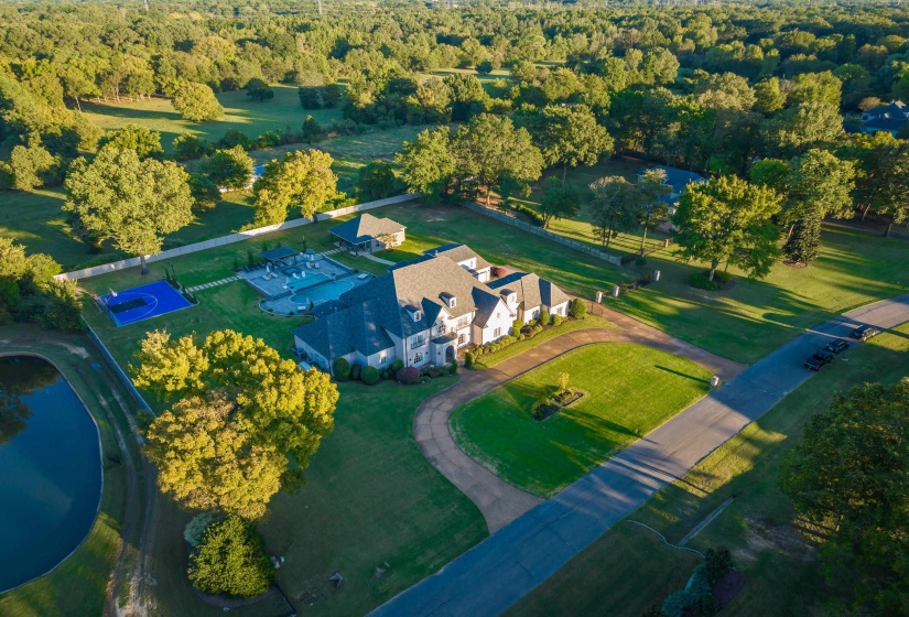 3246 HOLLOW CREEK RD, Germantown, Tennessee 38138, 5 Bedroom Bedrooms, 13 Room Rooms,7.2 BathroomBathrooms,Residential,For Sale,HOLLOW CREEK,0,10208611