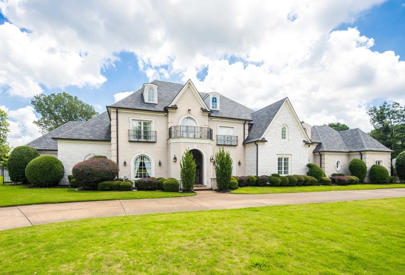 3246 HOLLOW CREEK RD, Germantown, Tennessee 38138, 5 Bedroom Bedrooms, 13 Room Rooms,7.2 BathroomBathrooms,Residential,For Sale,HOLLOW CREEK,0,10208611