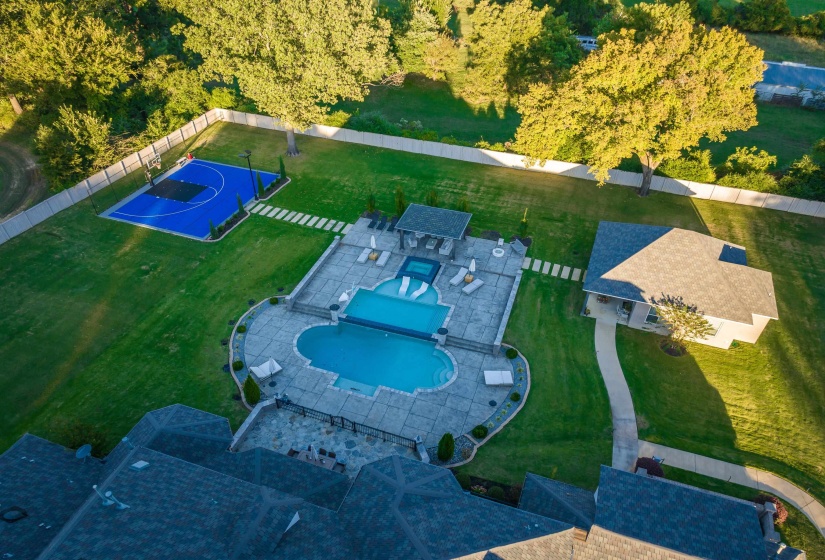 3246 HOLLOW CREEK RD, Germantown, Tennessee 38138, 5 Bedroom Bedrooms, 13 Room Rooms,7.2 BathroomBathrooms,Residential,For Sale,HOLLOW CREEK,0,10208611