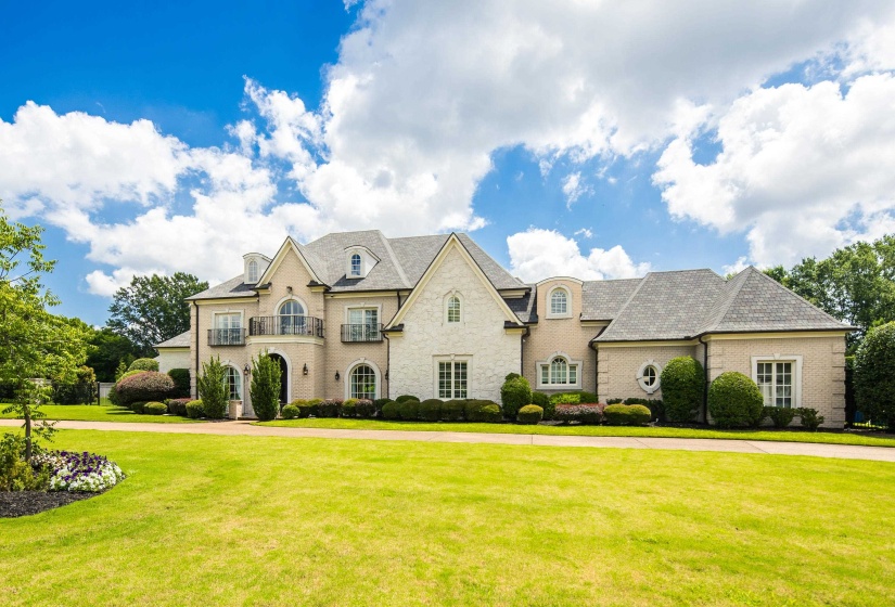 3246 HOLLOW CREEK RD, Germantown, Tennessee 38138, 5 Bedroom Bedrooms, 13 Room Rooms,7.2 BathroomBathrooms,Residential,For Sale,HOLLOW CREEK,0,10208611