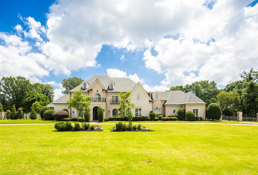 3246 HOLLOW CREEK RD, Germantown, Tennessee 38138, 5 Bedroom Bedrooms, 13 Room Rooms,7.2 BathroomBathrooms,Residential,For Sale,HOLLOW CREEK,0,10208611