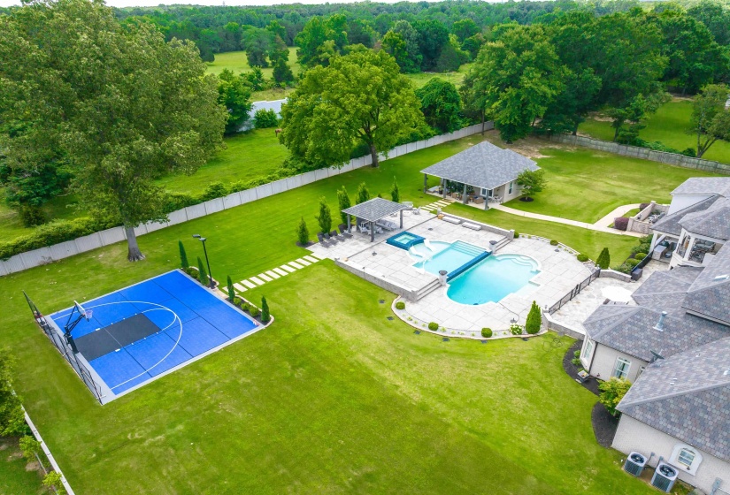 3246 HOLLOW CREEK RD, Germantown, Tennessee 38138, 5 Bedroom Bedrooms, 13 Room Rooms,7.2 BathroomBathrooms,Residential,For Sale,HOLLOW CREEK,0,10208611