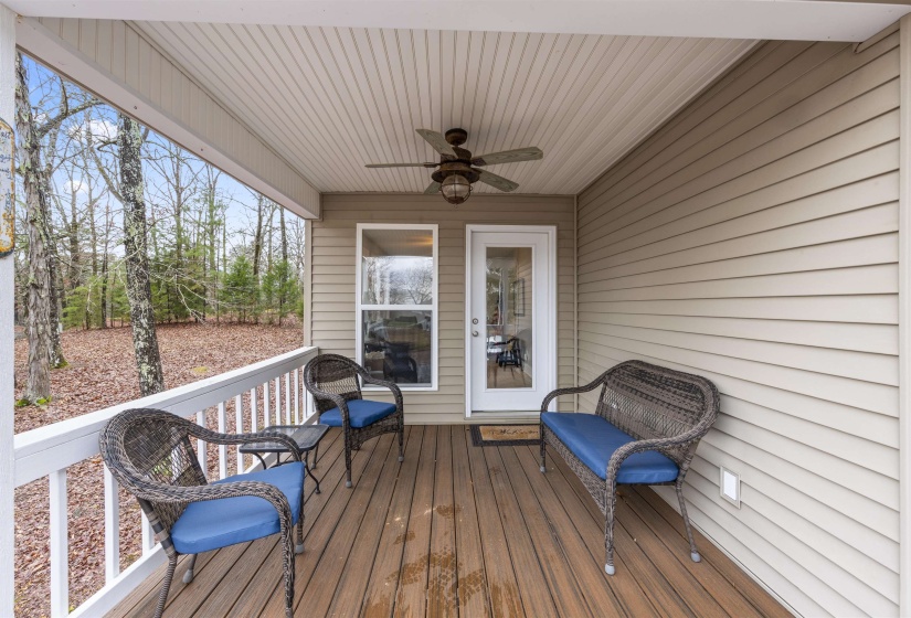 Deck featuring ceiling fan