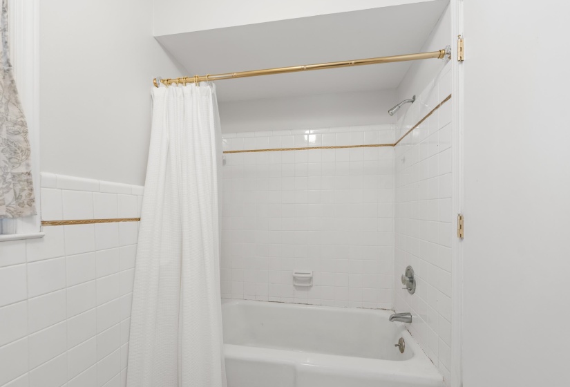 5330 WALNUT GROVE RD, Memphis, Tennessee 38120, 4 Bedrooms Bedrooms, 8 Rooms Rooms,3.1 BathroomsBathrooms,Residential,For Sale,WALNUT GROVE,10212772
