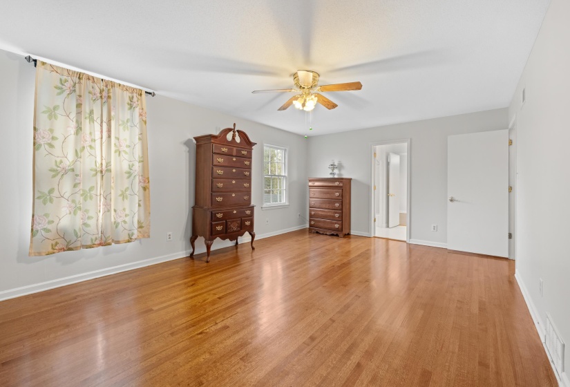 5330 WALNUT GROVE RD, Memphis, Tennessee 38120, 4 Bedrooms Bedrooms, 8 Rooms Rooms,3.1 BathroomsBathrooms,Residential,For Sale,WALNUT GROVE,10212772