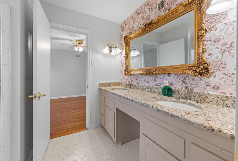 5330 WALNUT GROVE RD, Memphis, Tennessee 38120, 4 Bedrooms Bedrooms, 8 Rooms Rooms,3.1 BathroomsBathrooms,Residential,For Sale,WALNUT GROVE,10212772