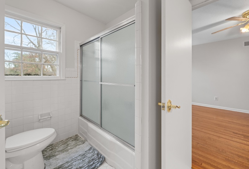 5330 WALNUT GROVE RD, Memphis, Tennessee 38120, 4 Bedrooms Bedrooms, 8 Rooms Rooms,3.1 BathroomsBathrooms,Residential,For Sale,WALNUT GROVE,10212772
