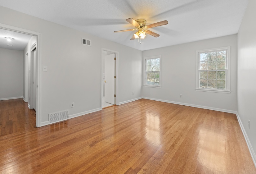 5330 WALNUT GROVE RD, Memphis, Tennessee 38120, 4 Bedrooms Bedrooms, 8 Rooms Rooms,3.1 BathroomsBathrooms,Residential,For Sale,WALNUT GROVE,10212772