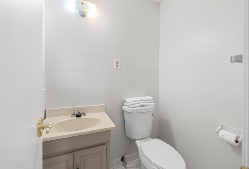 5330 WALNUT GROVE RD, Memphis, Tennessee 38120, 4 Bedrooms Bedrooms, 8 Rooms Rooms,3.1 BathroomsBathrooms,Residential,For Sale,WALNUT GROVE,10212772
