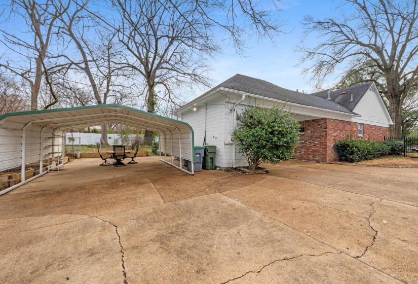 5330 WALNUT GROVE RD, Memphis, Tennessee 38120, 4 Bedrooms Bedrooms, 8 Rooms Rooms,3.1 BathroomsBathrooms,Residential,For Sale,WALNUT GROVE,10212772