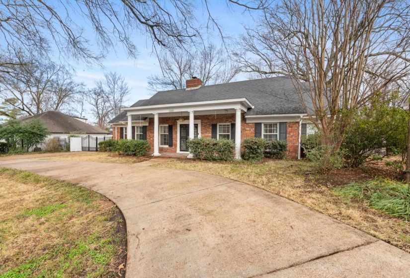 5330 WALNUT GROVE RD, Memphis, Tennessee 38120, 4 Bedrooms Bedrooms, 8 Rooms Rooms,3.1 BathroomsBathrooms,Residential,For Sale,WALNUT GROVE,10212772