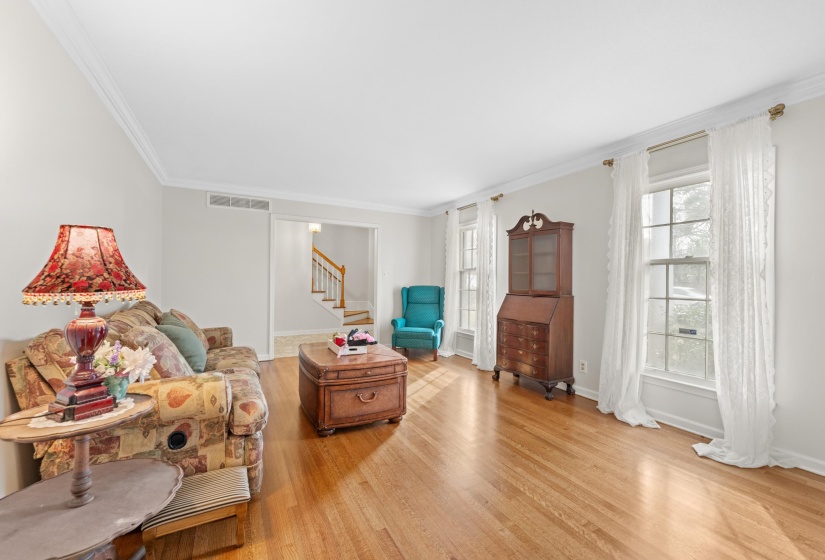 5330 WALNUT GROVE RD, Memphis, Tennessee 38120, 4 Bedrooms Bedrooms, 8 Rooms Rooms,3.1 BathroomsBathrooms,Residential,For Sale,WALNUT GROVE,10212772