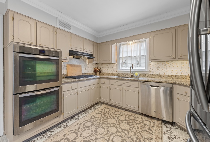 5330 WALNUT GROVE RD, Memphis, Tennessee 38120, 4 Bedrooms Bedrooms, 8 Rooms Rooms,3.1 BathroomsBathrooms,Residential,For Sale,WALNUT GROVE,10212772