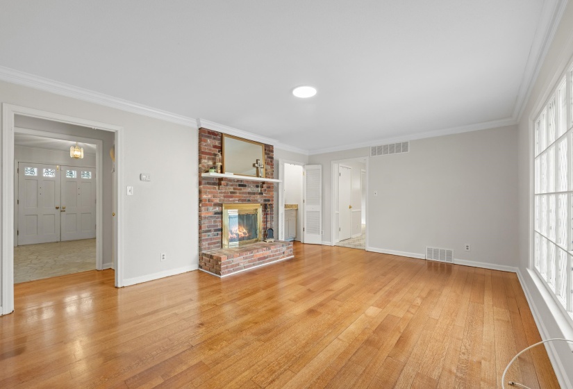 5330 WALNUT GROVE RD, Memphis, Tennessee 38120, 4 Bedrooms Bedrooms, 8 Rooms Rooms,3.1 BathroomsBathrooms,Residential,For Sale,WALNUT GROVE,10212772