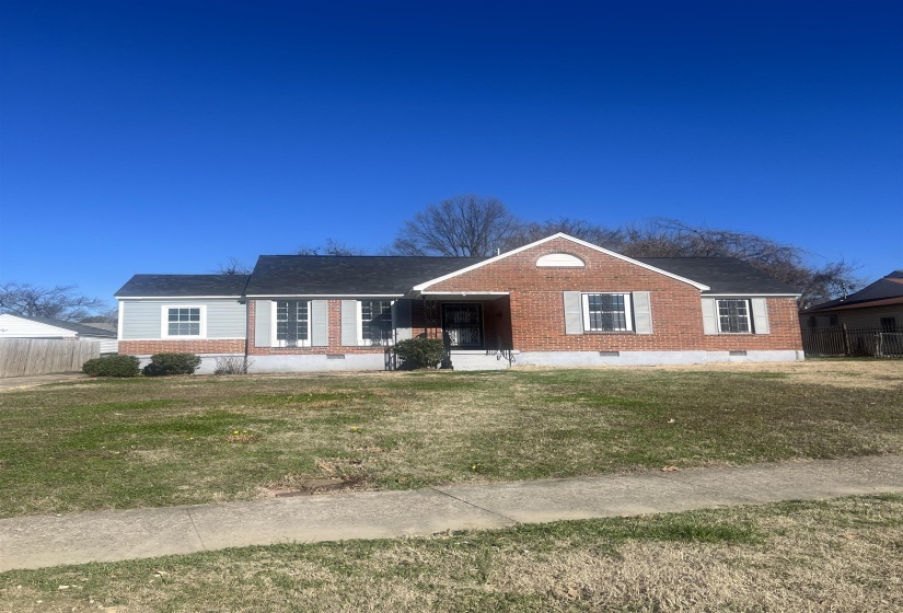 Ranch-style home with brick siding, a porch, and crawl space