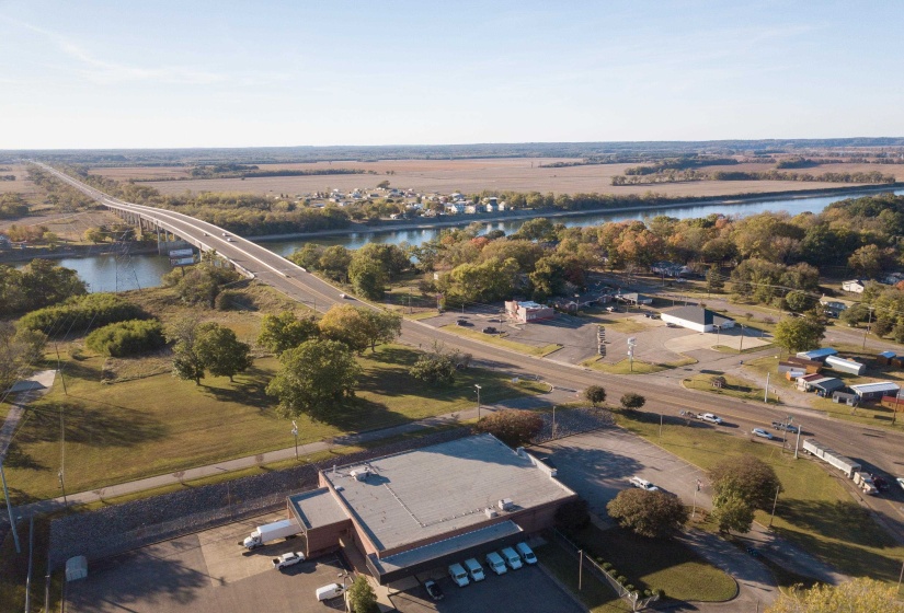 190 BRIDGE AVE, Savannah, Tennessee 38372, ,Commercial/industrial,For Sale,BRIDGE,10212826