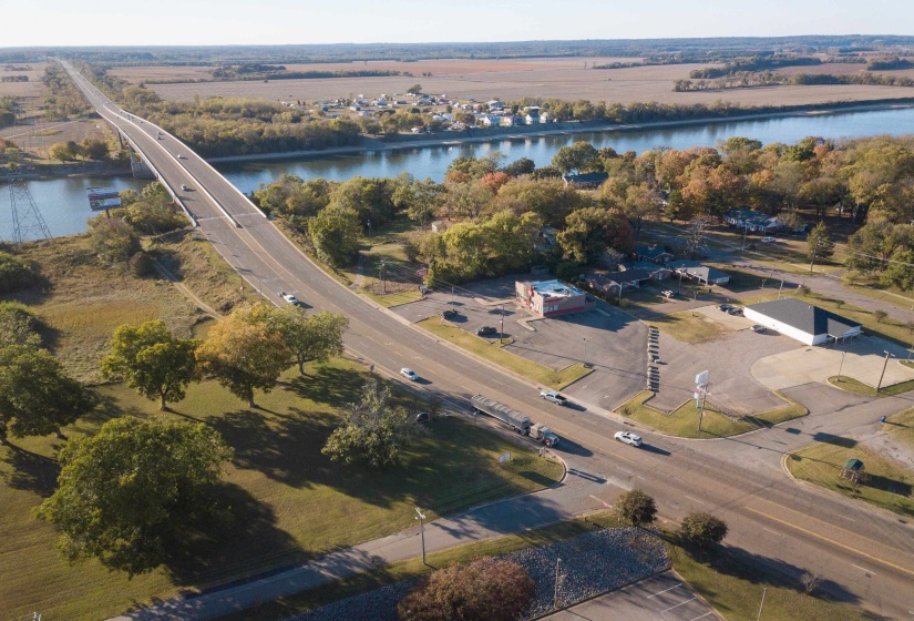 190 BRIDGE AVE, Savannah, Tennessee 38372, ,Commercial/industrial,For Sale,BRIDGE,10212826