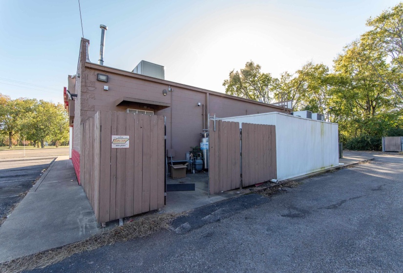 190 BRIDGE AVE, Savannah, Tennessee 38372, ,Commercial/industrial,For Sale,BRIDGE,10212826