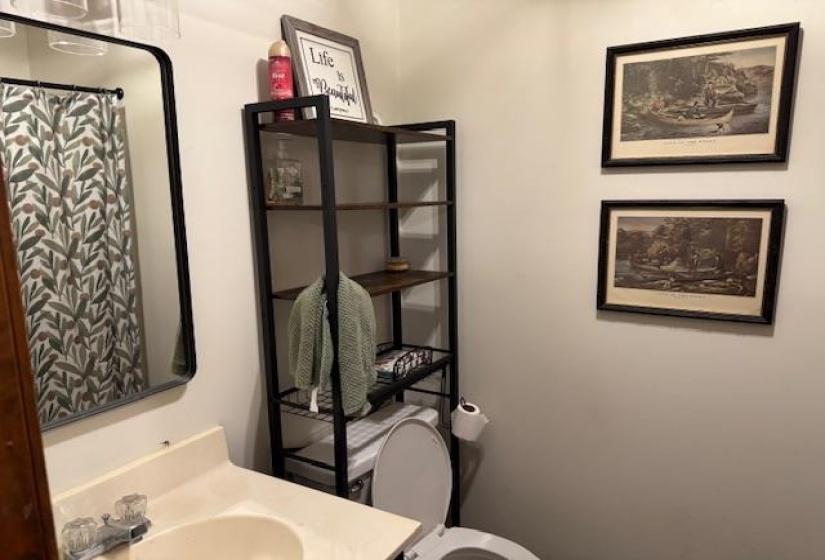 525 MIDDLETON LOOP, Bolivar, Tennessee 38008, 3 Bedroom Bedrooms, 6 Room Rooms,2 BathroomBathrooms,Residential,For Sale,MIDDLETON,0,10212809
