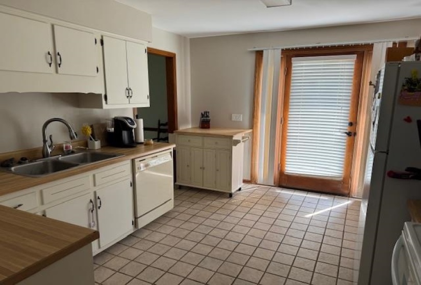 525 MIDDLETON LOOP, Bolivar, Tennessee 38008, 3 Bedroom Bedrooms, 6 Room Rooms,2 BathroomBathrooms,Residential,For Sale,MIDDLETON,0,10212809