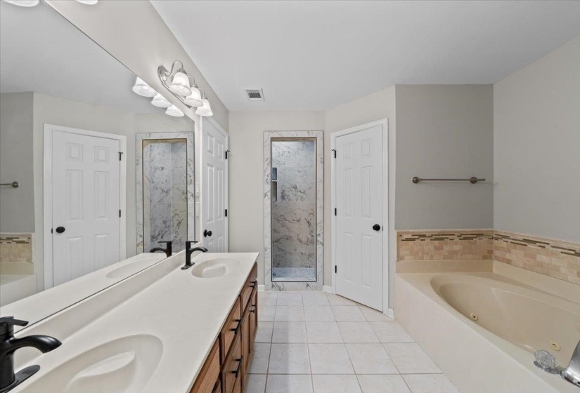 300 MYSEN DR, Memphis, Tennessee 38018, 4 Bedrooms Bedrooms, 7 Rooms Rooms,2.1 BathroomsBathrooms,Residential,For Sale,MYSEN,10212872