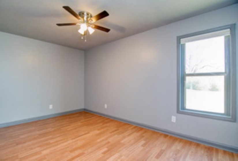 396 HOLMES RD, Memphis, Tennessee 38109, 3 Bedrooms Bedrooms, 5 Rooms Rooms,1 BathroomBathrooms,Residential,For Sale,HOLMES,10212887