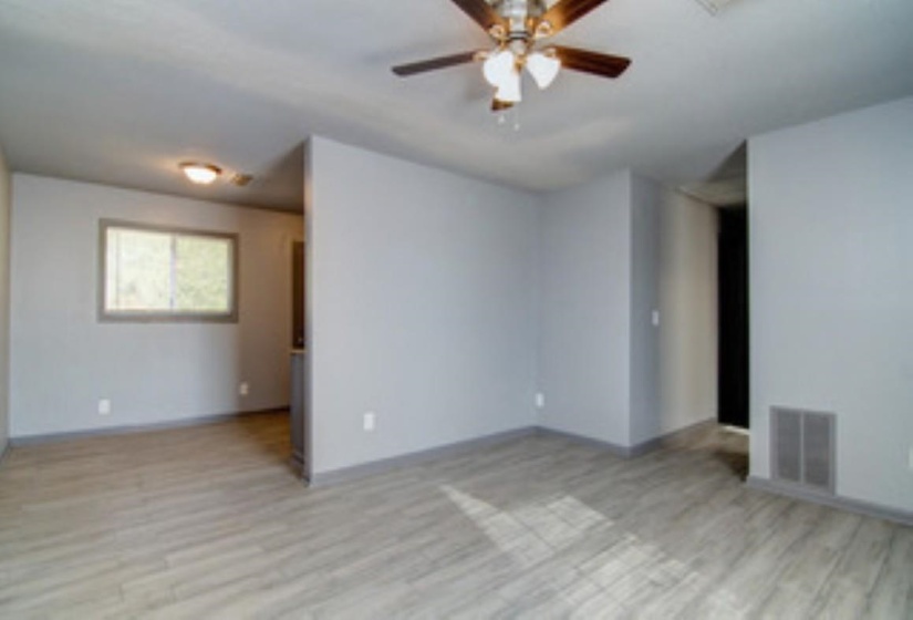 396 HOLMES RD, Memphis, Tennessee 38109, 3 Bedrooms Bedrooms, 5 Rooms Rooms,1 BathroomBathrooms,Residential,For Sale,HOLMES,10212887