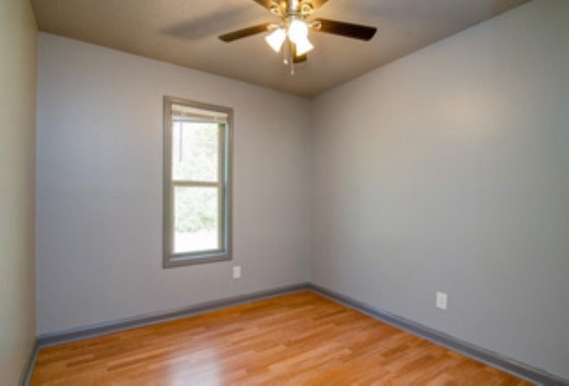 396 HOLMES RD, Memphis, Tennessee 38109, 3 Bedrooms Bedrooms, 5 Rooms Rooms,1 BathroomBathrooms,Residential,For Sale,HOLMES,10212887