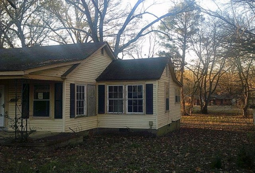 View of home's exterior with crawl space