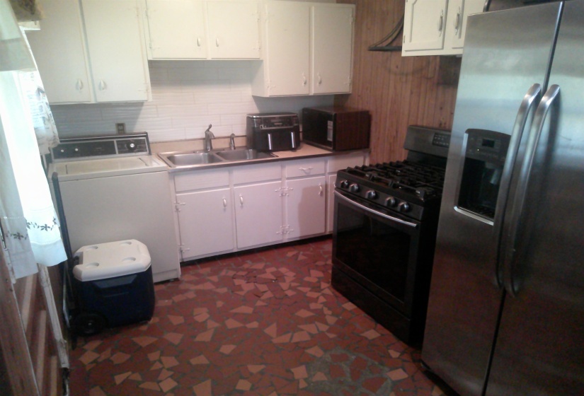 4374 FORD RD, Memphis, Tennessee 38109, 3 Bedroom Bedrooms, 5 Room Rooms,1 BathroomBathrooms,Residential,For Sale,FORD,0,10212965